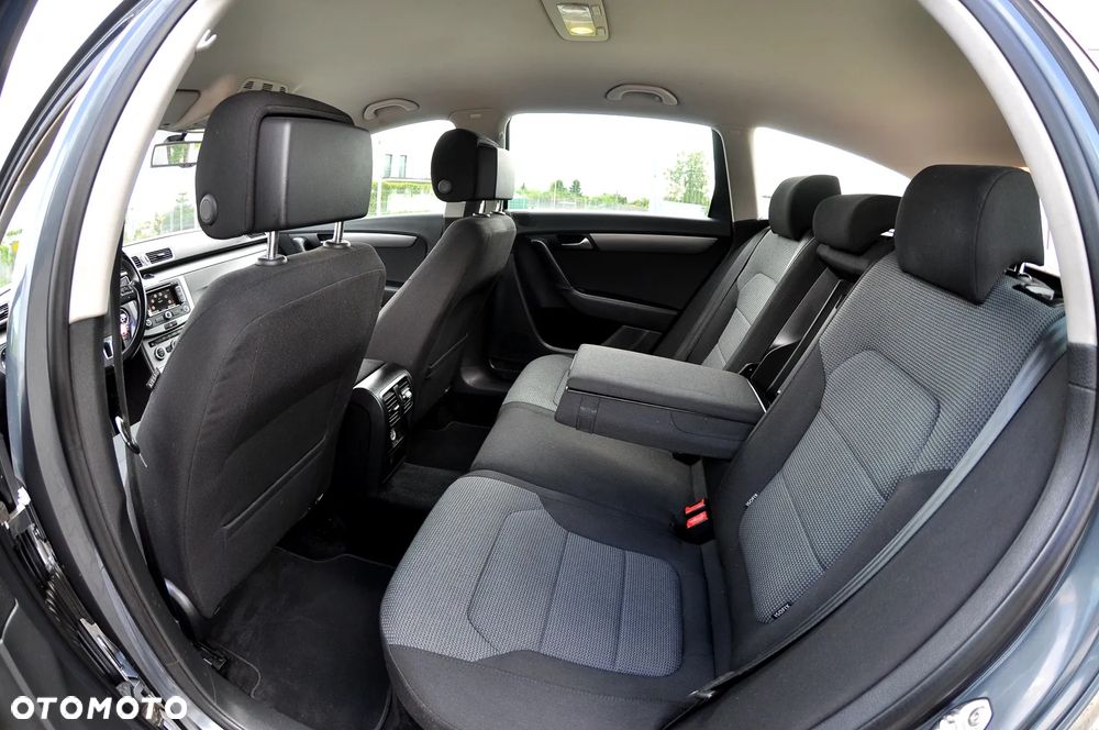 Volkswagen Passat - 13