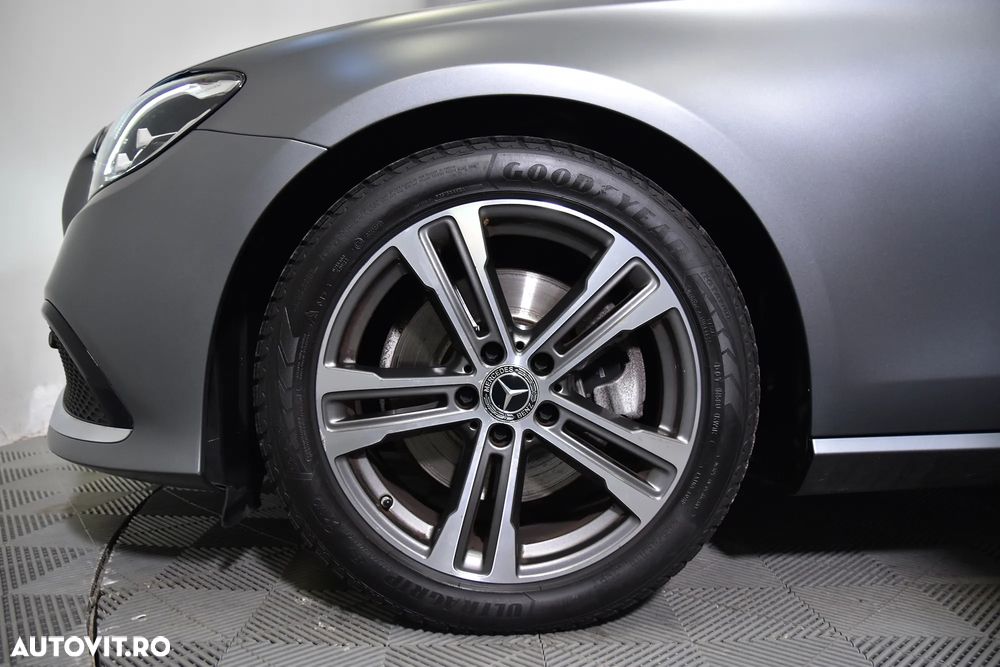 Mercedes-Benz E 200 Aut. - 13