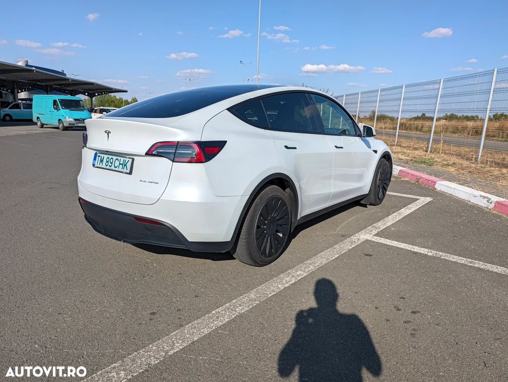 Tesla Model Y - 6