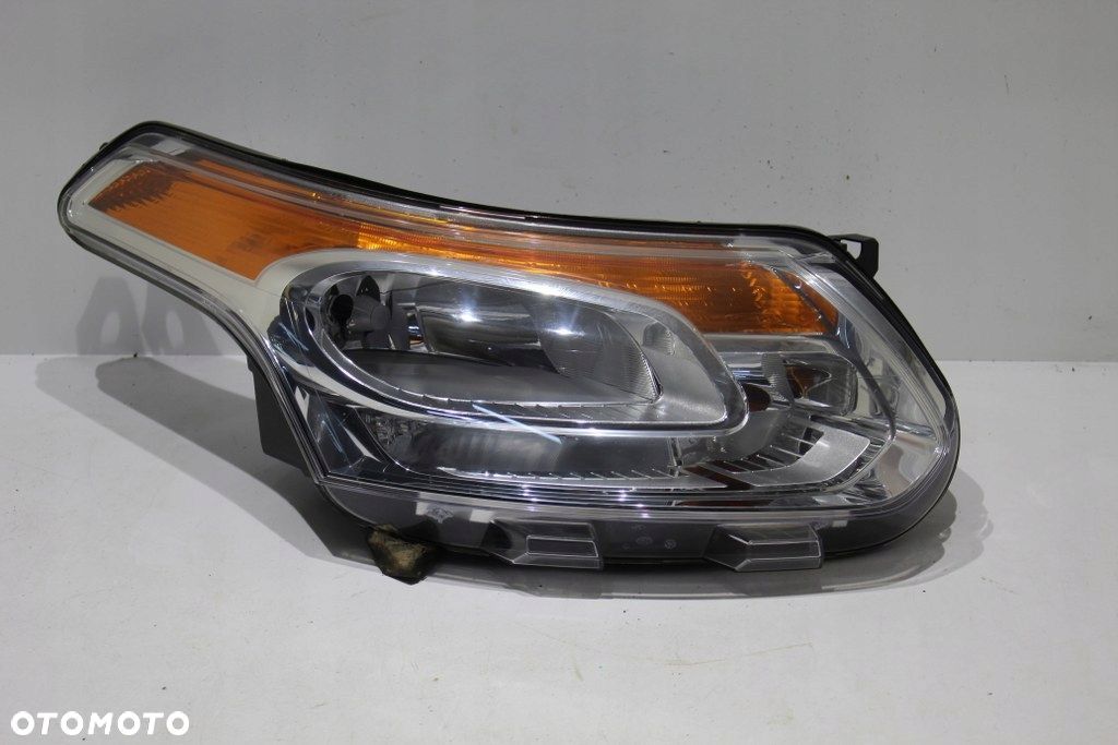 Citroen C3 Picasso Lampa Przód Przednia Prawa Ładna 08r Brak Uszka - 1