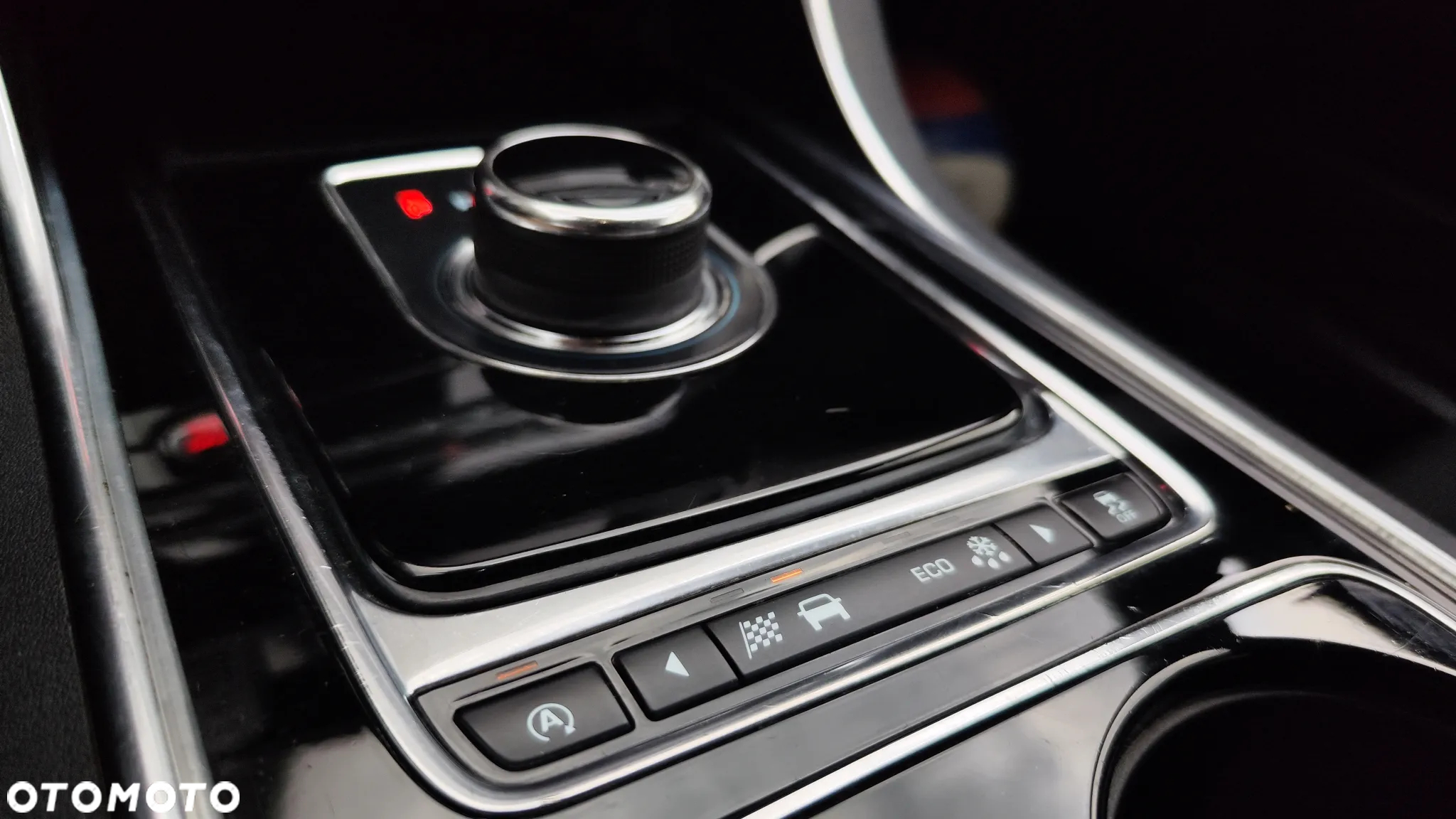 Jaguar XE 20d AWD R-Sport - 29