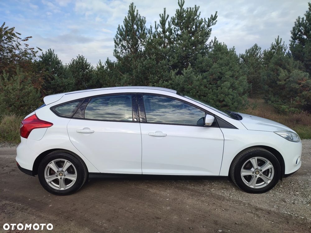 Ford Focus 1.6 Ambiente - 4