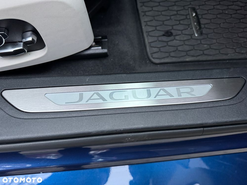 Jaguar XF P300 AWD R-Dynamic S - 22