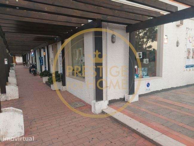 Loja com excelente localização, a escassos metros da marina de Vilamou - Grande imagem: 3/3