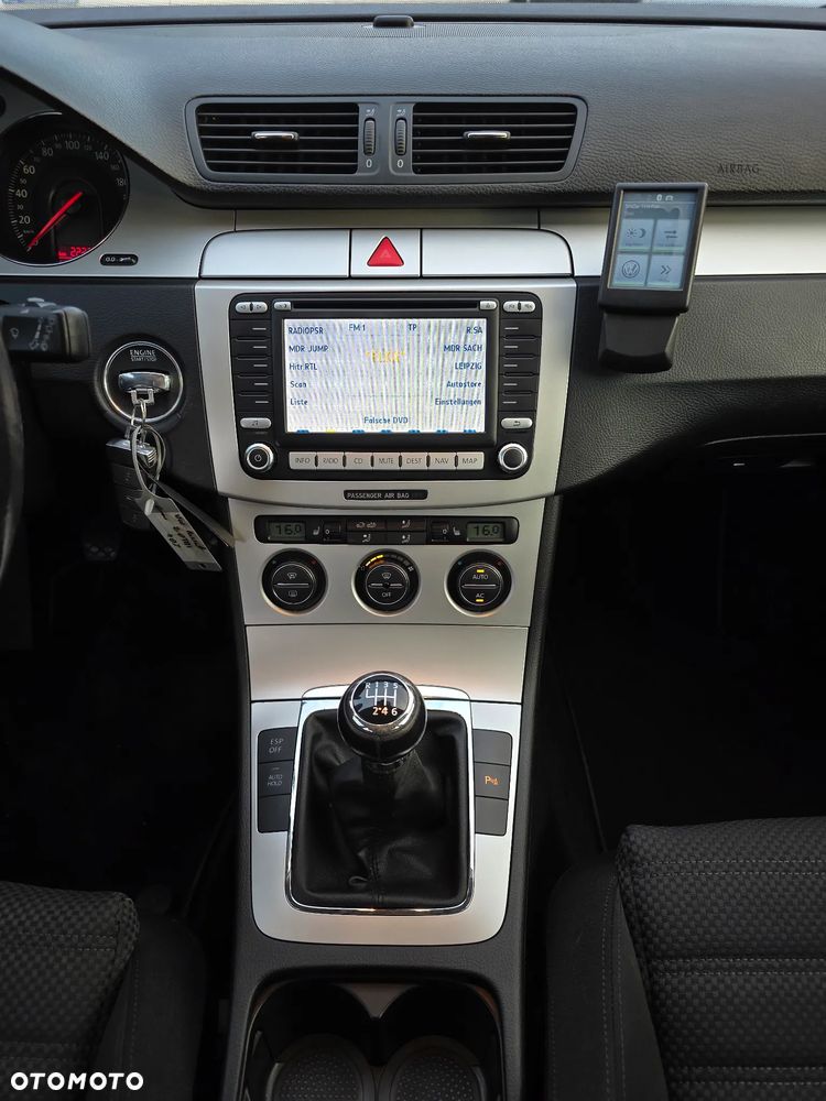 Volkswagen Passat 2.0 TDI DPF BlueMotion Technology Sportline - 10