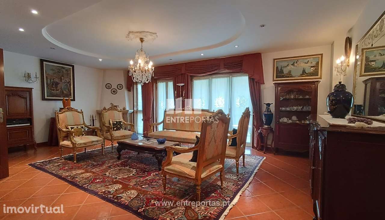 Venda Moradia V4 localizada em zona histórica, Póvoa de Varzim - Grande imagem: 2/19