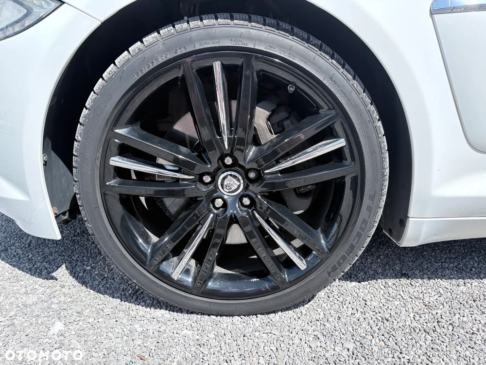 Jaguar XF 3.0 V6 D Premium Luxury - 26