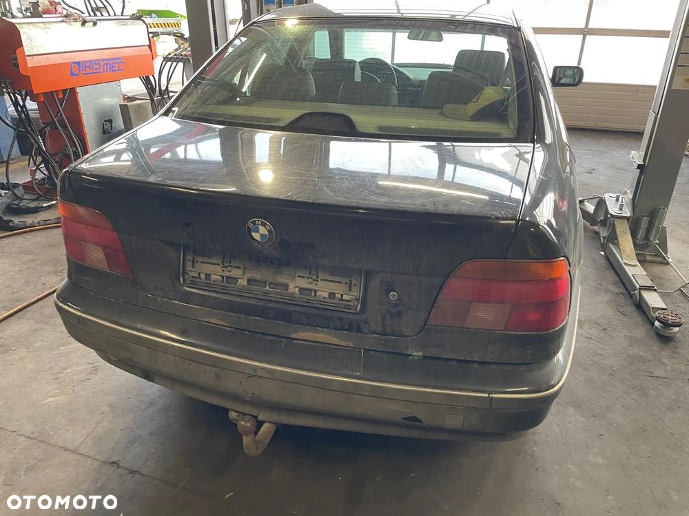 BMW 5 E39 Auto na części Kolor : COSMOSSCHWARZ METALLIC (303) - 5
