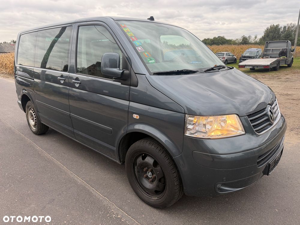 Volkswagen Multivan 2009 photo 2