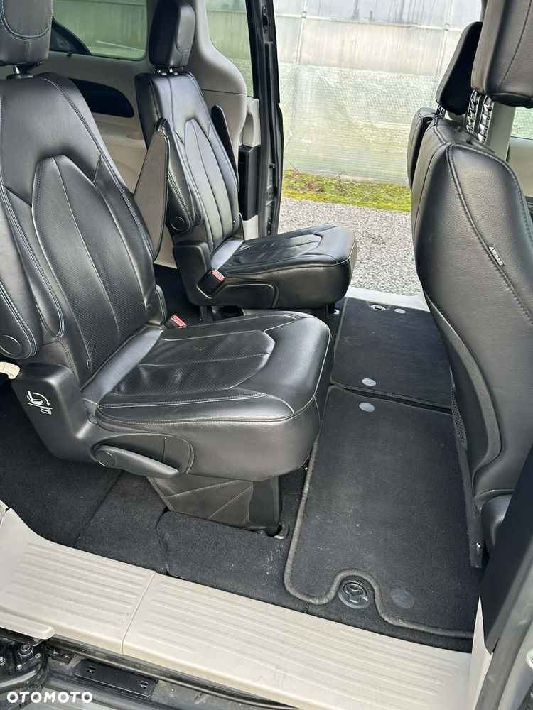 Chrysler Pacifica - 20