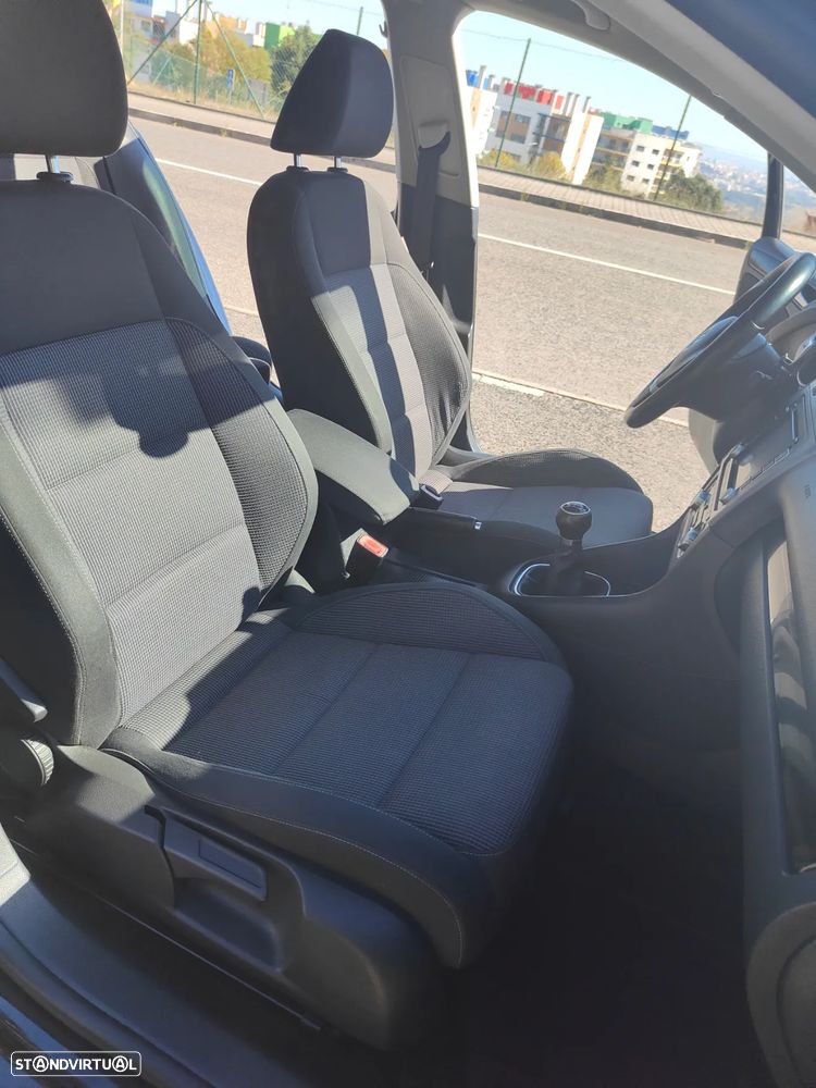 VW Golf 2.0 TDi DPF Highline - 13