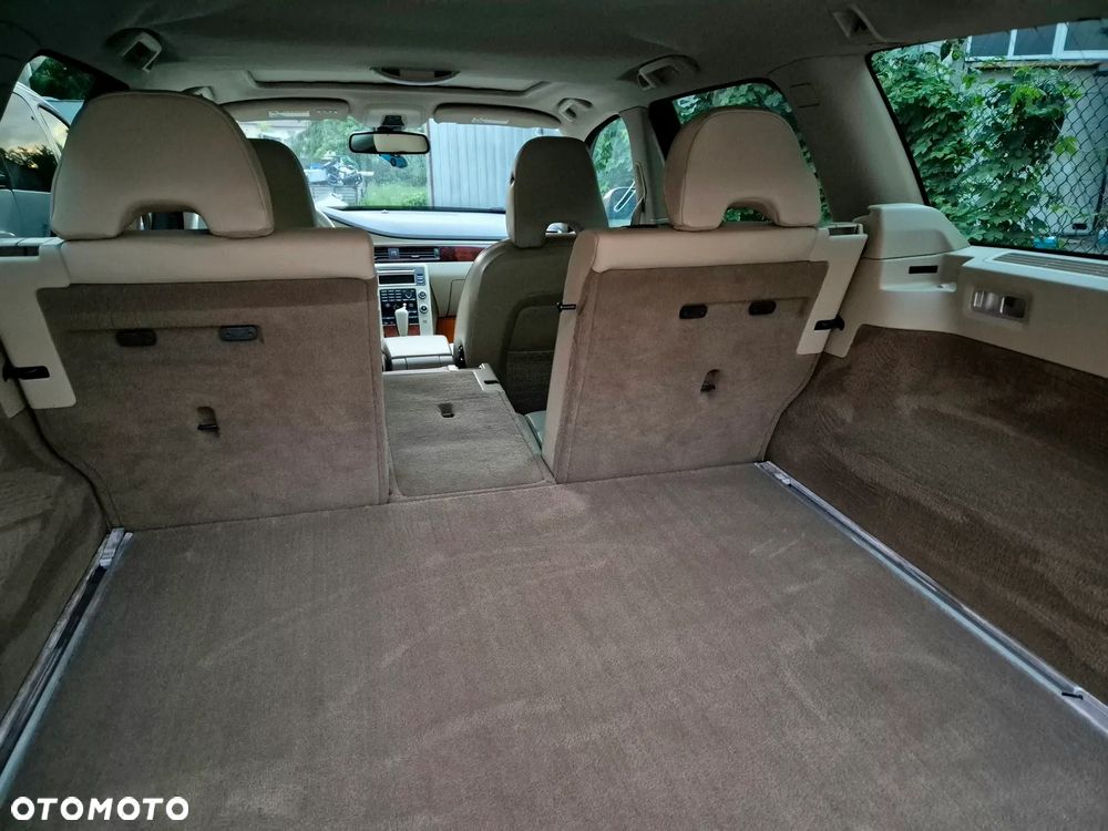 Volvo XC 70 3.2 AWD Momentum - 30