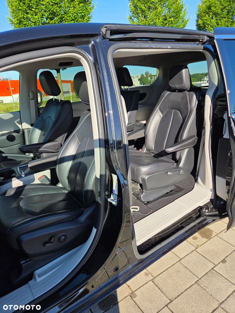 Chrysler Pacifica - 5