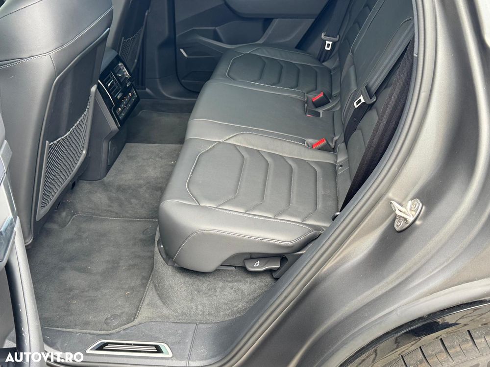 Volkswagen Touareg - 11
