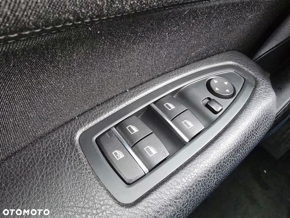 BMW Seria 1 118i Sport Line - 21