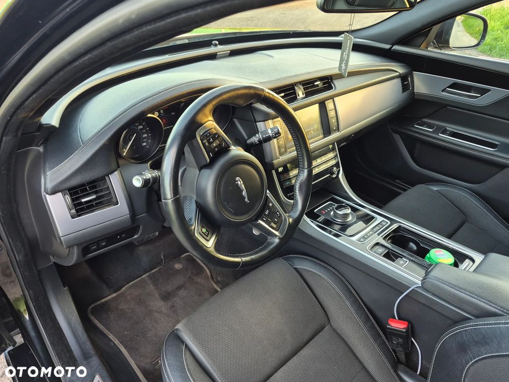 Jaguar XF 20d AWD R-Sport - 13