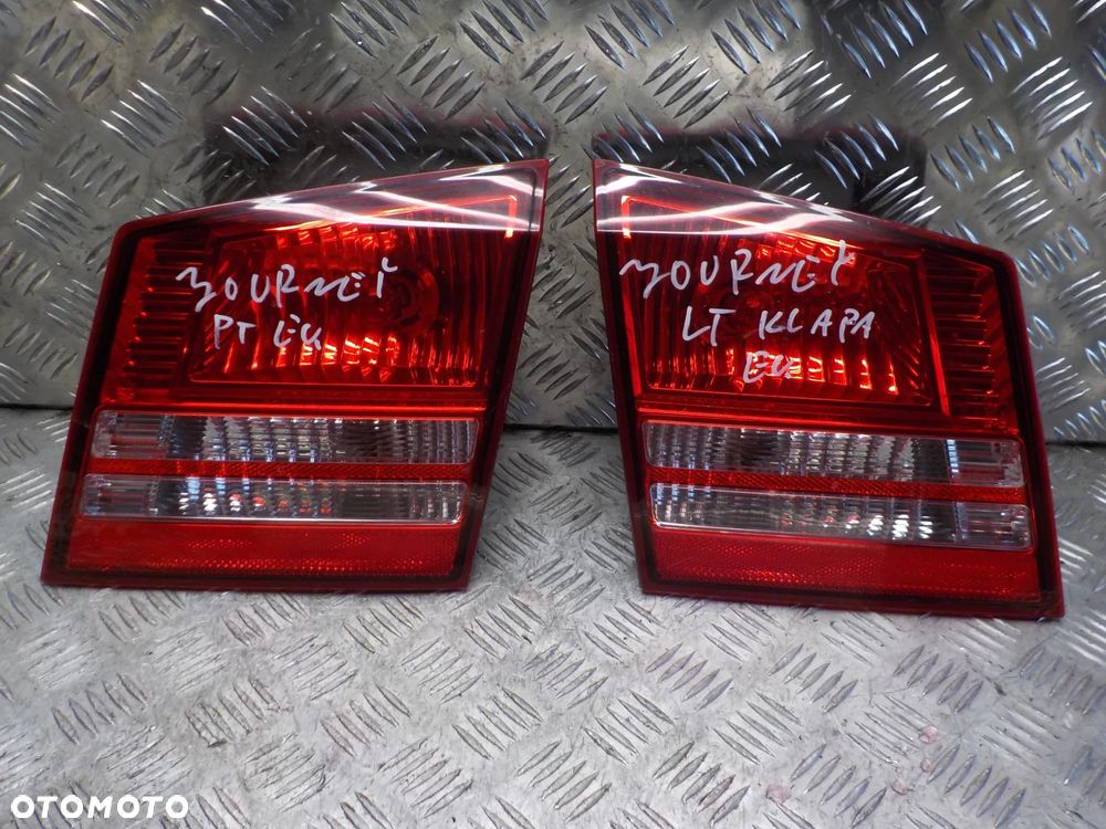 DODGE JOURNEY LAMPA W KLAPĘ PRAWY TYŁ PRAWA - 1