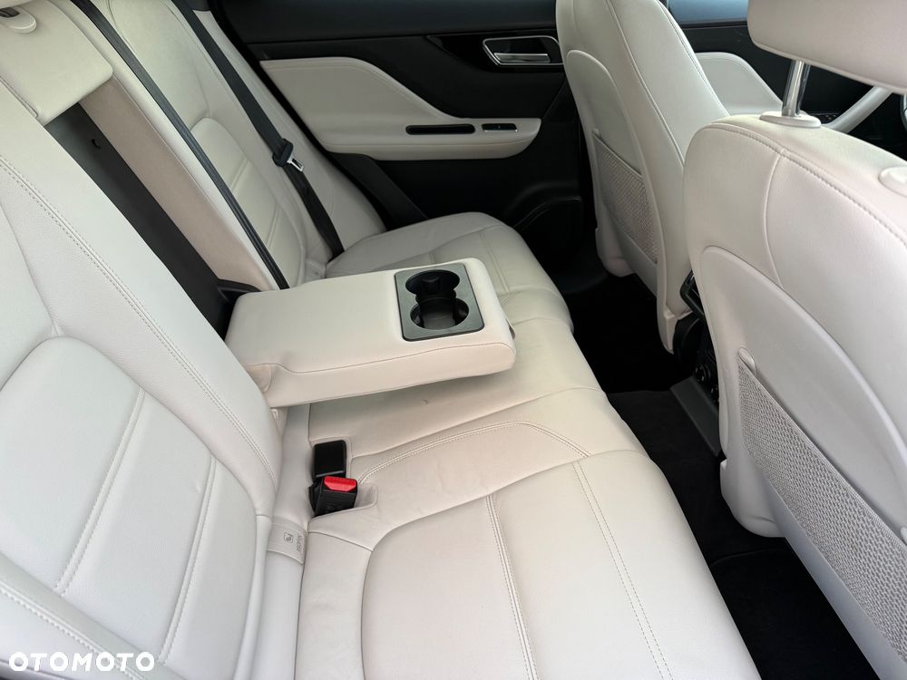 Jaguar F-Pace 25t AWD Prestige - 17