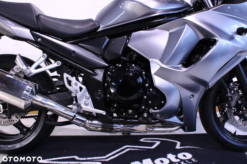Suzuki GSX - 19