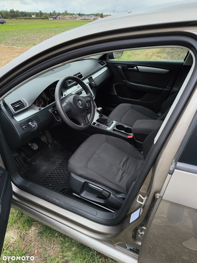 Volkswagen Passat 2.0 TDI Comfortline - 11