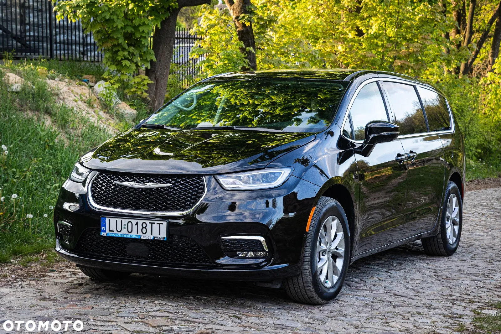 Chrysler Pacifica - 2