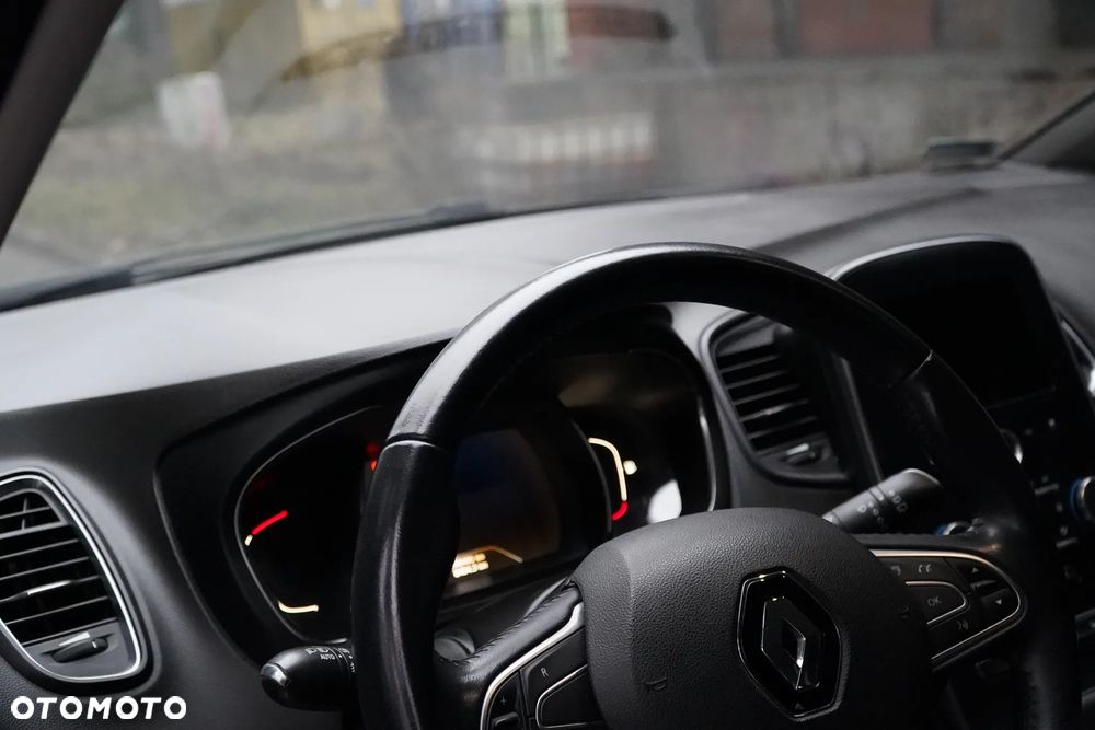 Renault Grand Scenic - 32