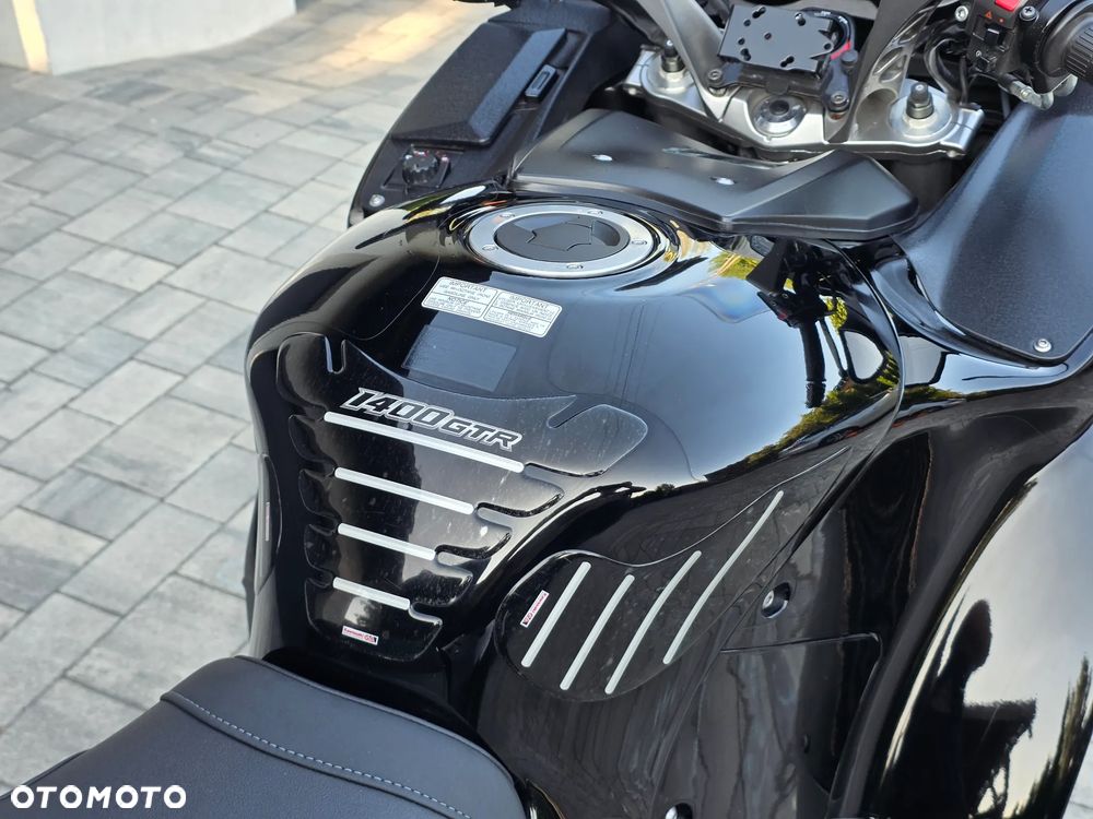 Kawasaki GTR - 12
