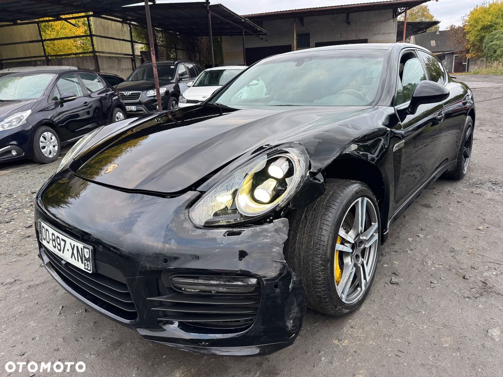 Porsche Panamera GTS PDK - 1