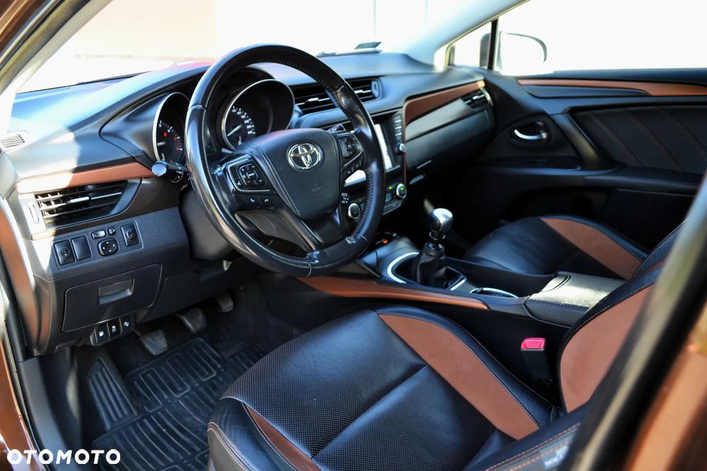 Toyota Avensis Combi 1.8 Executive - 5