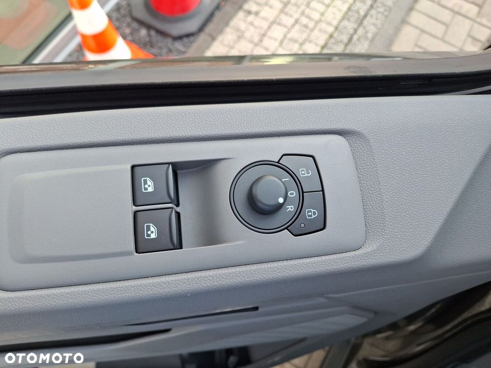 Volkswagen Transporter Furgon 2.0 TDI 150 KM automat - 15