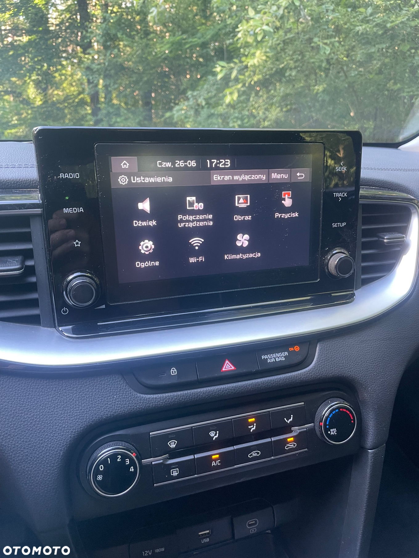 Kia Ceed - 12