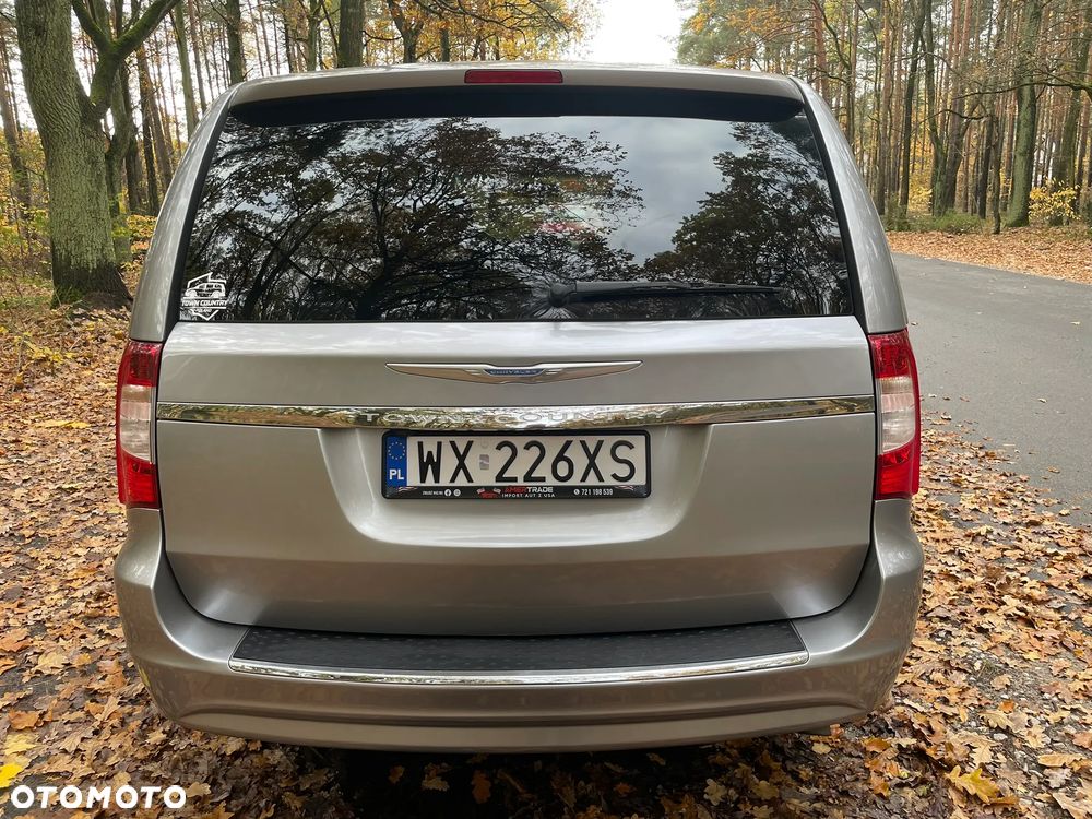 Chrysler Town & Country 3.6 Limited - 9
