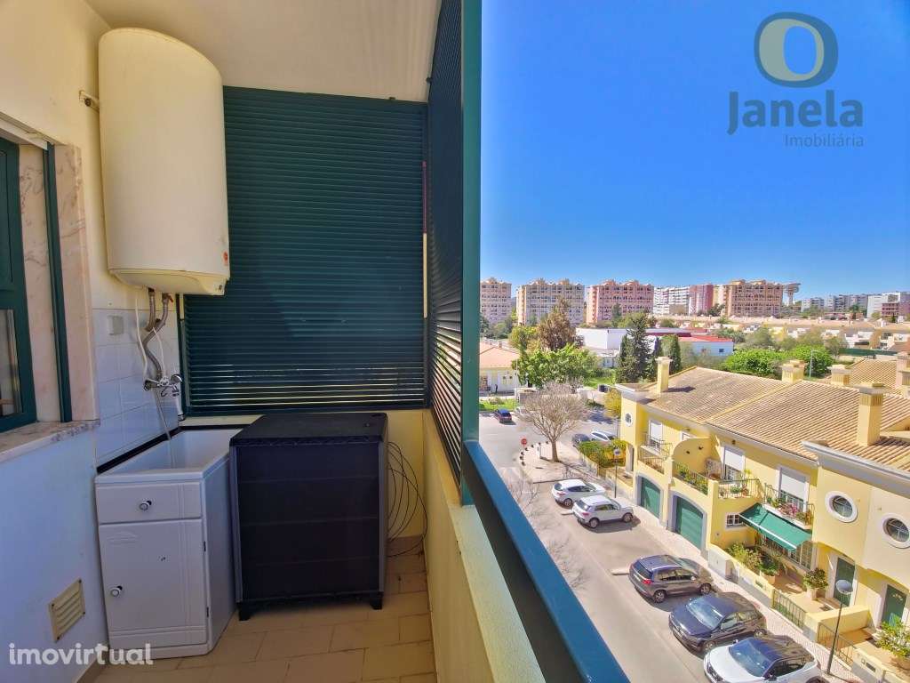 T2 grande com muita luz, duas varandas e boa localização em Faro - Grande imagem: 2/32