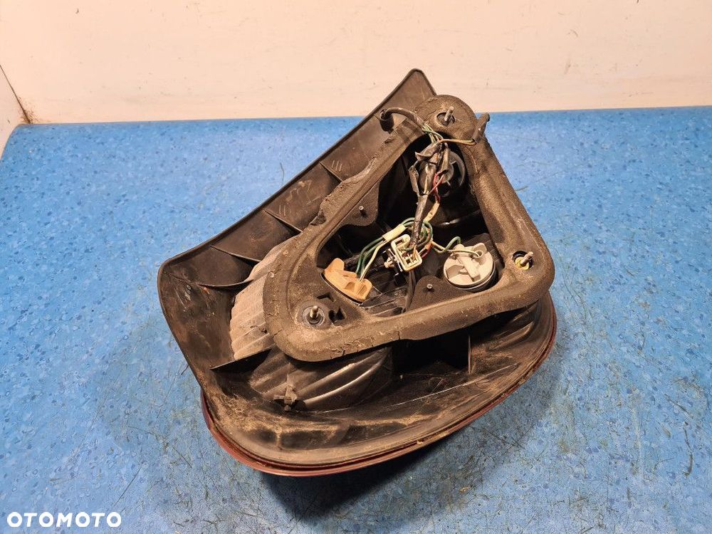 TOYOTA COROLLA E11 HB LAMPA TYŁ PRAWA ZEWNĘTRZNA - 9