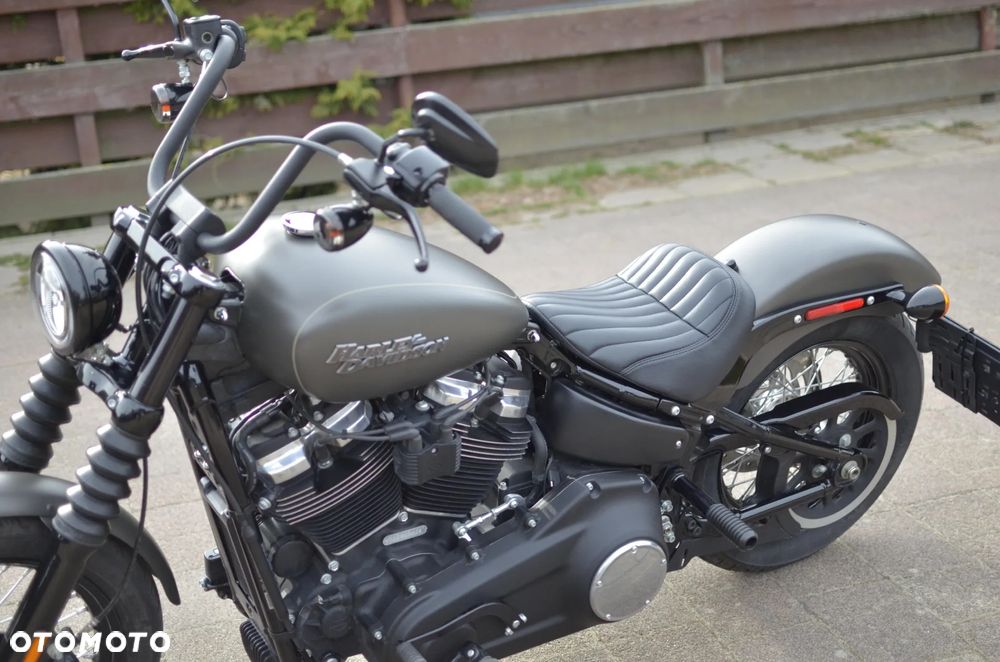 Harley-Davidson Softail Street Bob - 27