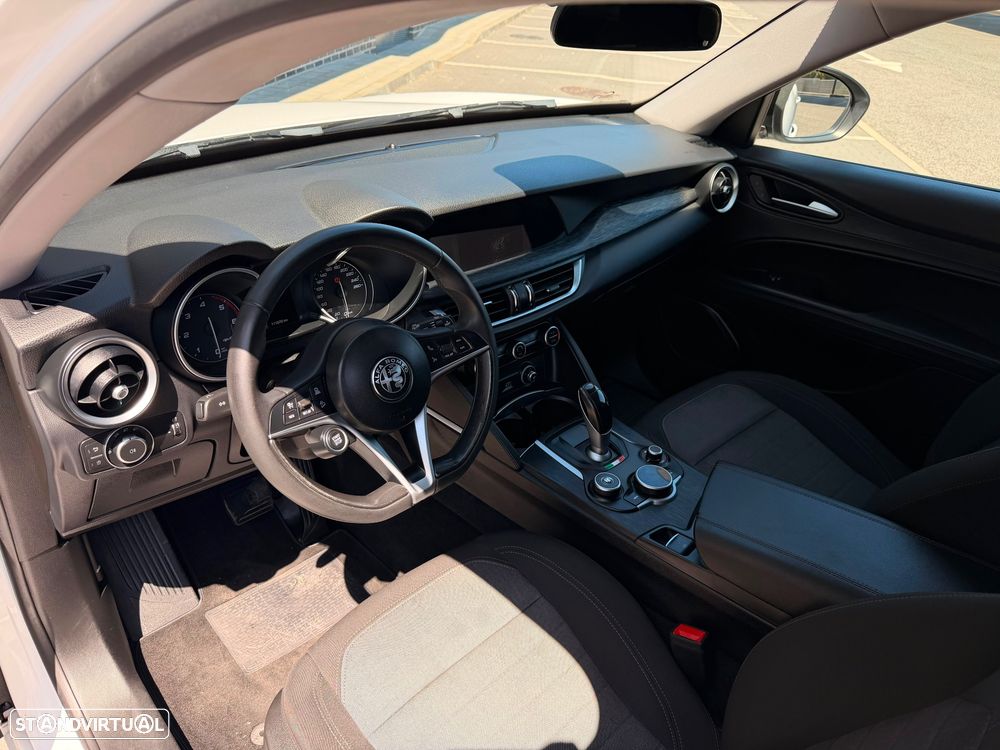 Alfa Romeo Stelvio 2.2 16V AT8 - 10