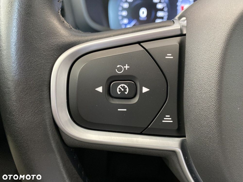 Volvo V60 T5 Momentum Pro - 26