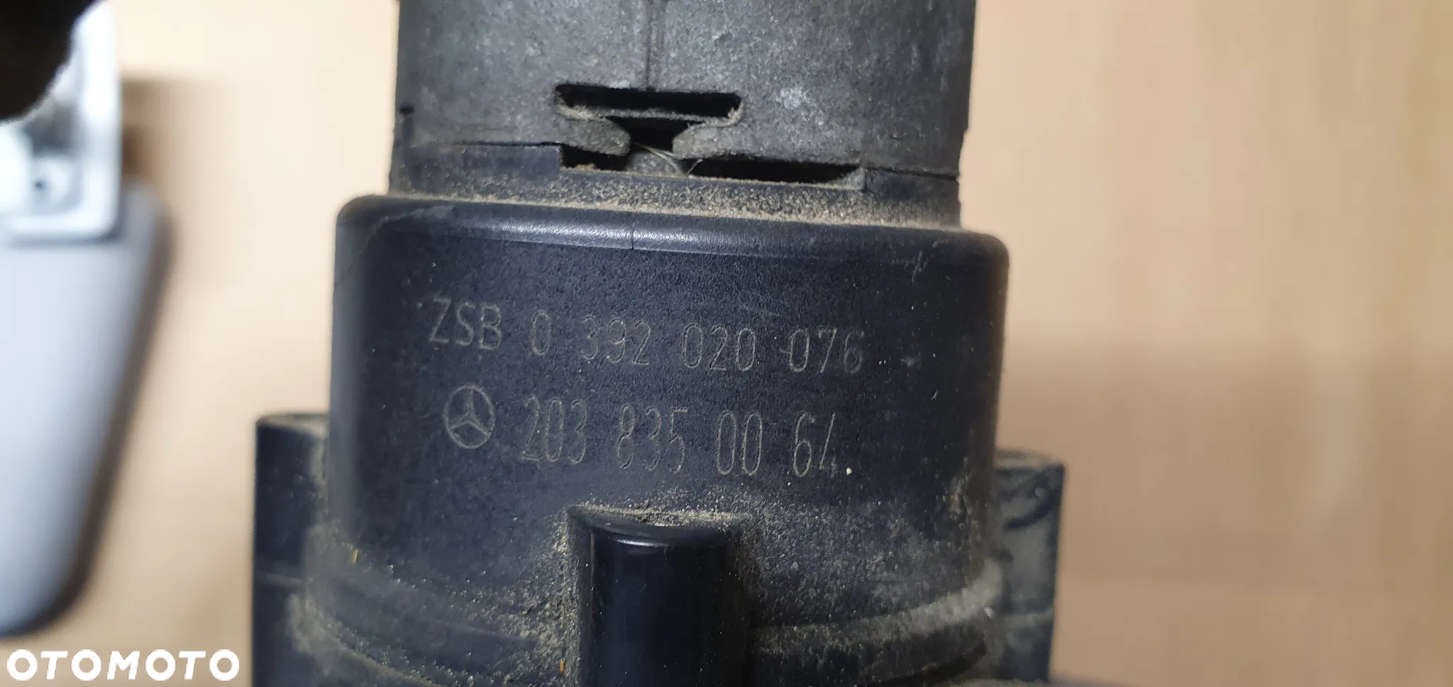Dodatkowa pompka obiegu wody Mercedes W203 2038350064 - 7