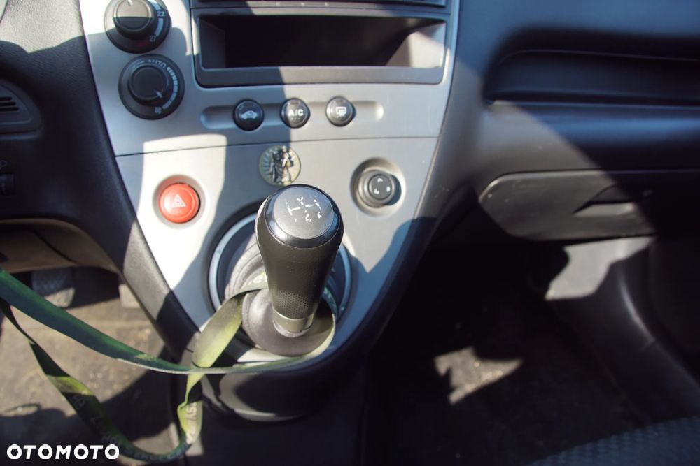Auto na części - Honda Civic VII 1.7 CTDI 100 KM 4EE2 61MD4 B520P 2002R Silnik Skrzynia Drzwi Maska Błotnik Zderzak Klapa Lampa Lusterko Klamka Szyba Deska Kokpit Sterownik Moduł Czujnik Licznik Panel Kierownica - 11