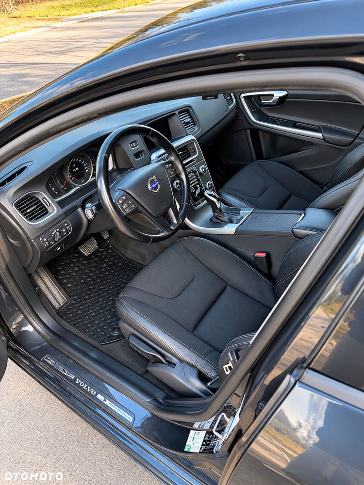 Volvo V60 D2 Summum - 8