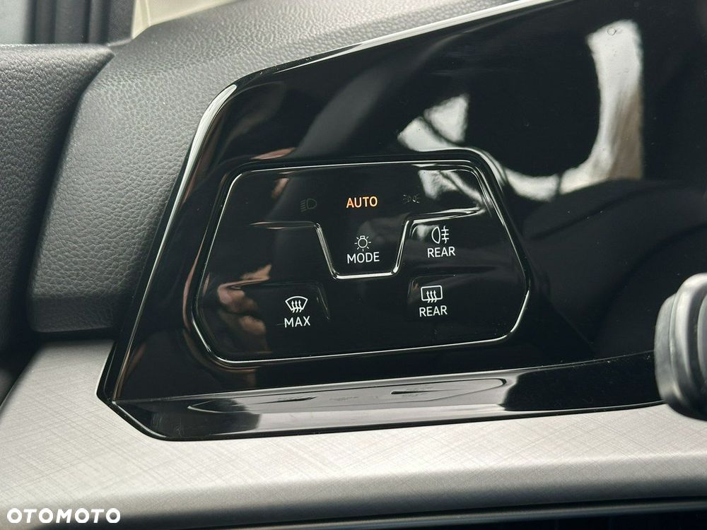 Volkswagen Golf - 34