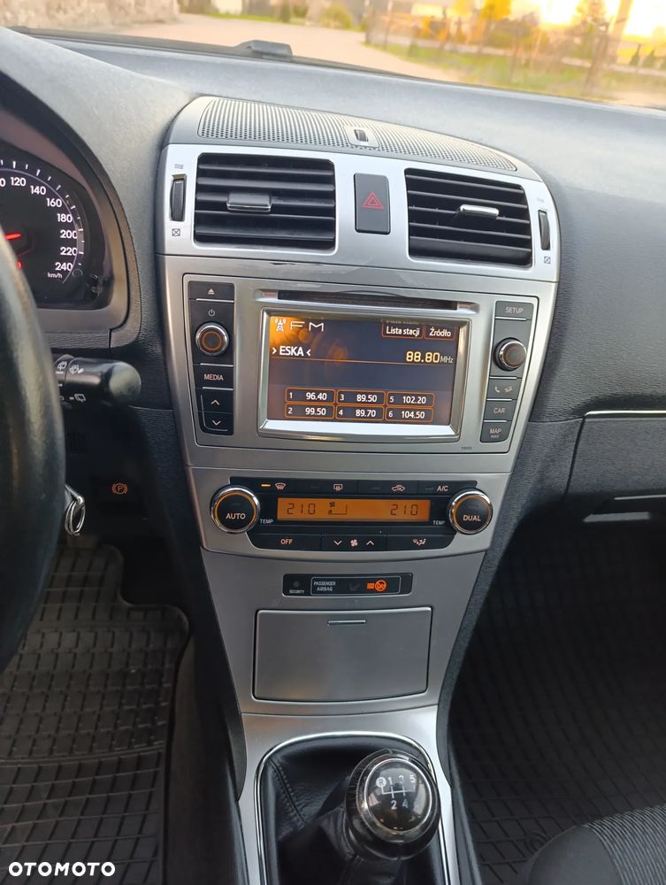 Toyota Avensis Combi 2.0 D-4D - 11