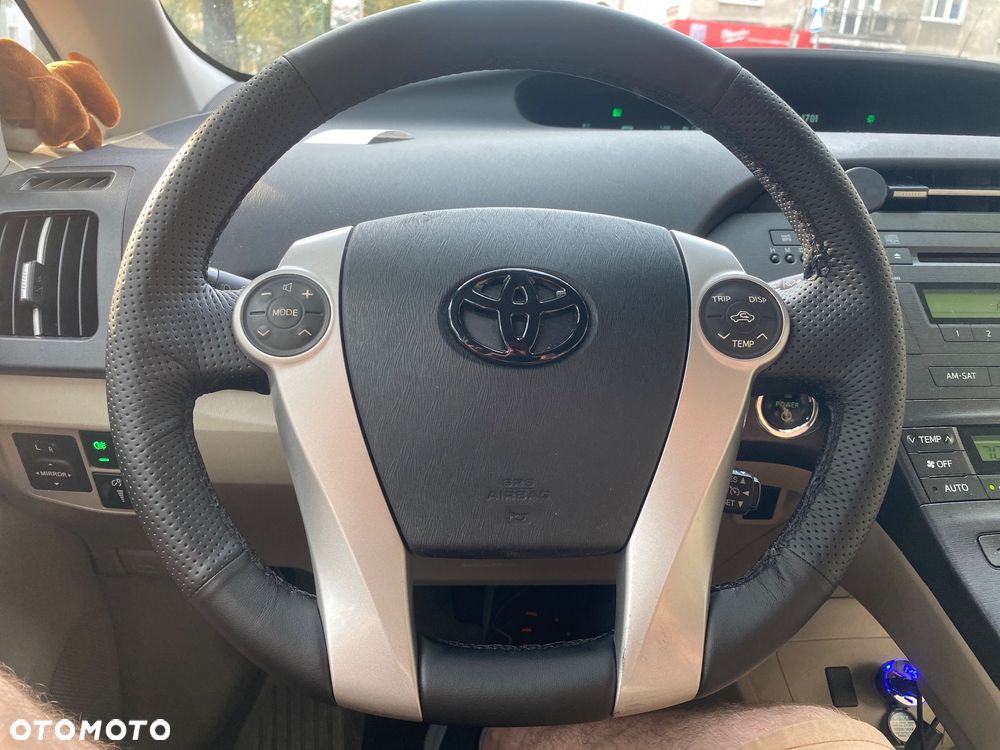 Toyota Prius (Hybrid) - 10