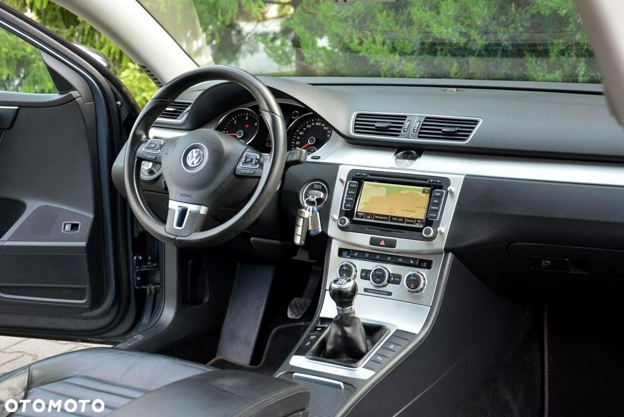 Volkswagen Passat Variant 2.0 TDI BlueMotion Technology Highline - 19