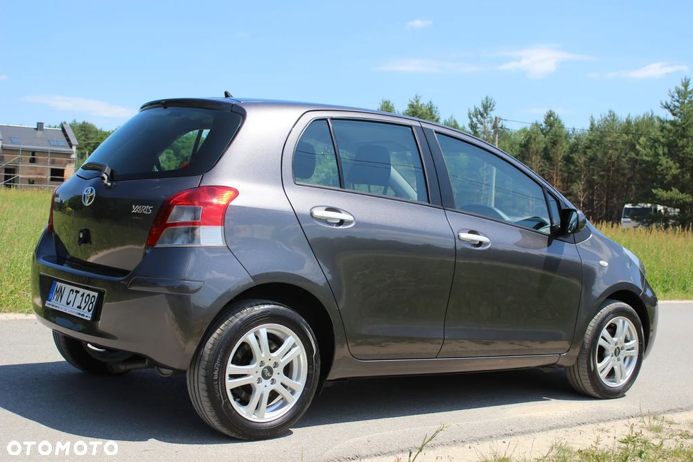 Toyota Yaris 1.33 VVT-i Executive - 4
