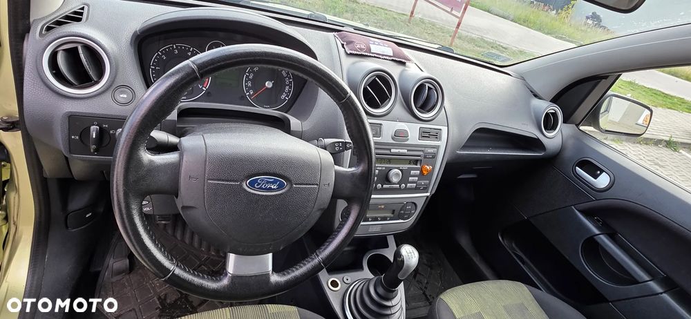 Ford Fiesta 1.3 - 6