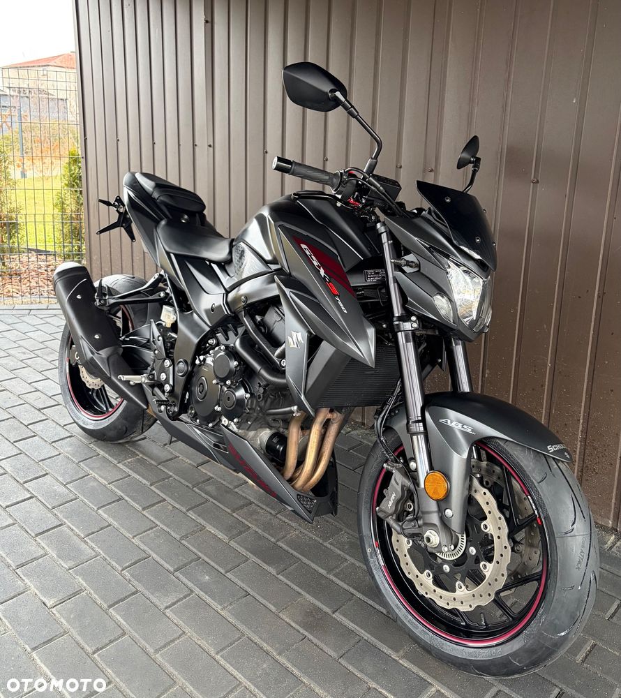Suzuki GSX - 38