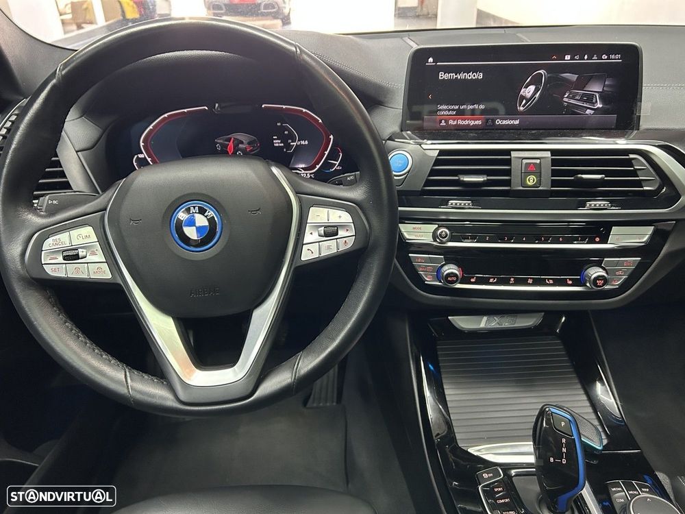 BMW iX3 - 13
