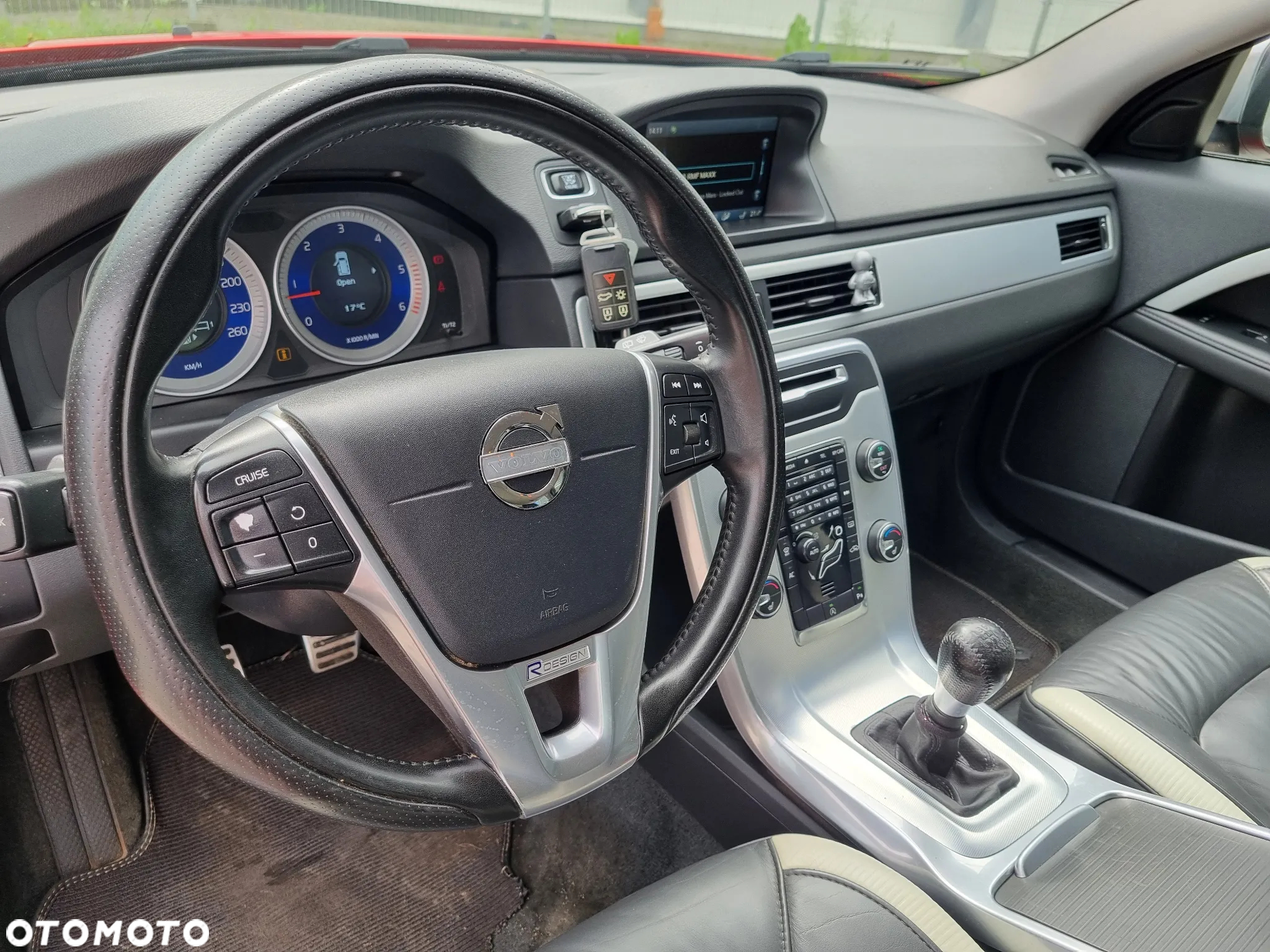 Volvo V70 D3 R-Design - 22