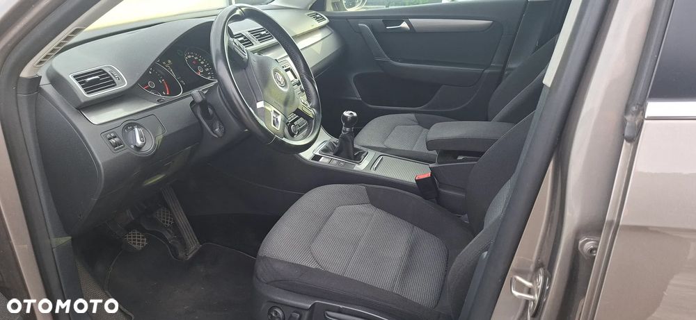 Volkswagen Passat 1.6 TDI BlueMotion - 26
